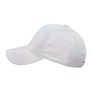 Casquette de baseball blanche classique avec design à six panneaux et visière courbée