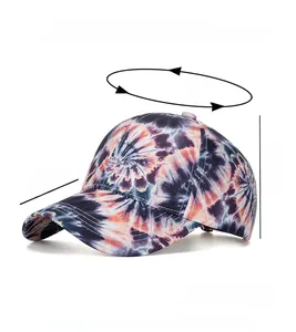 Détail de casquette tie-dye avec tour de tête 56-60cm et visière incurvée élégante