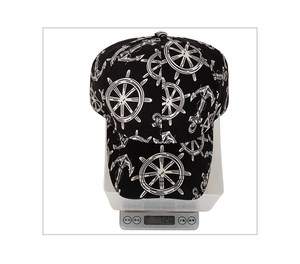Weight measurement of the black anchor pattern baseball cap on a digital scale