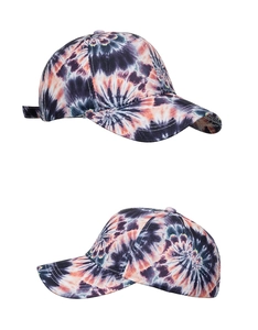 Vue latérale d'une casquette de baseball avec motif tie-dye bleu et orange unique