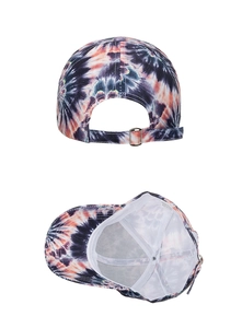 Détail de la casquette avec boucle en métal réglable et doublure en maille respirante