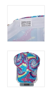 Dettaglio dell'etichetta di lavaggio del cappello tie-dye e peso ultraleggero di 16,6 g