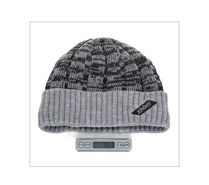 Winter knitted beanie weight test showing 96.3g on scale with grey ribbed detail