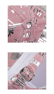 Detail der pinken Baseballkappe mit silbernem Hirschdruck und verstellbarer Metallschnalle
