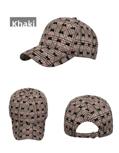 Vues détaillées d'une casquette de baseball à carreaux kaki avec petits nœuds noirs
