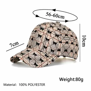 Casquette de baseball à carreaux avec nœud noir montrant les dimensions 56 à 60cm et polyester