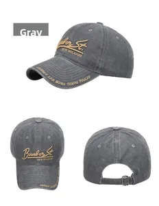 Vue détaillée de la casquette délavée grise avec broderie dorée et boucle métallique