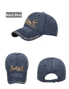 Vues détaillées d'une casquette bleu marine délavée avec broderies dorées Bourbon St.