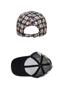 Dettagli del cappellino da baseball con stampa di elefanti e cinturino regolabile