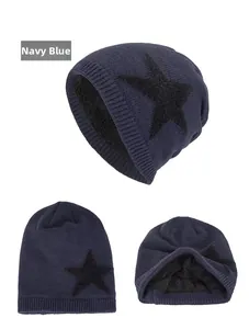 Bonnet d'hiver bleu marine avec doublure polaire et motif décoratif d'étoile noire