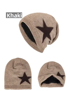 Vues détaillées du bonnet en tricot kaki avec motif étoile et doublure polaire épaisse