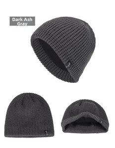 Détails du bonnet en maille gaufre gris foncé avec doublure polaire épaisse pour chaleur