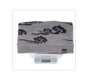 Close-up of the grey knit beanie with cloud pattern on a digital scale weighing 94.0g