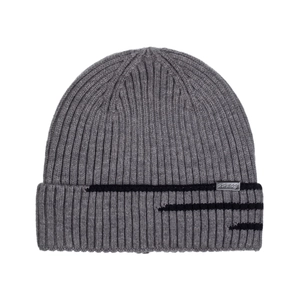 Bonnet en maille côtelée grise pour homme avec rayures et plaque logo en métal argenté