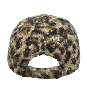Plush leopard print baseball cap for women made of warm faux teddy fleece material
