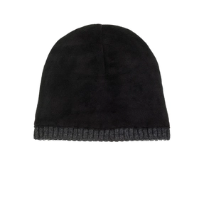 Detail of fleece lining and ribbed knit cuff on men winter thermal beanie hat