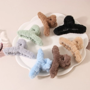 Set mit 7 bunten Plüsch-Haarklammern aus Kunstfell in eleganter Keramikschale für Damen