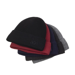 Bonnets en tricot d'hiver pour hommes en noir, rouge, bleu et gris avec broderie lettre M
