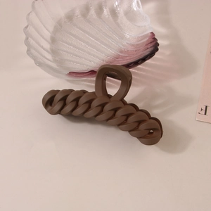 Matte coffee brown chain-style hair claw clip 11cm for elegant updo hairstyles