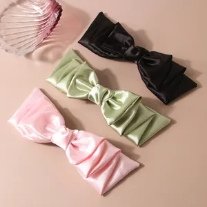 Set di tre fermagli per capelli in raso con fiocco a pieghe rosa, verde e nero