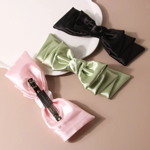 Set di tre fermagli per capelli con fiocco in raso nei colori nero, verde e rosa