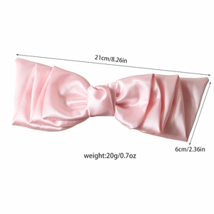 Fiocco per capelli grande in raso rosa lungo 21 cm su uno sfondo bianco pulito