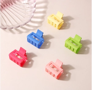 Lot de cinq petites pinces à cheveux carrées mates de 4 cm aux couleurs vives