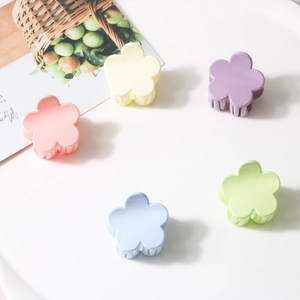 Five-piece set of matte candy-colored flower hair claws in pastel resin shades