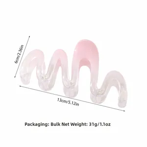 Detailed dimensions of the 13cm gradient wave hair claw clip with weight specifications
