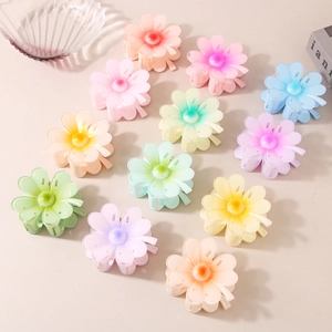 Women Sweet Gradient Color Flower Hair Claw Clip Matte Plastic Petal Shape Shark Clip Cute Fashion Hair Accessories For Daily Party