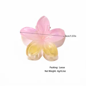 Pince à cheveux fleur d'œuf de 4cm en dégradé rose et jaune, vue minimaliste à 45 degrés