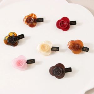 Ensemble détaillé de sept pinces à cheveux roses en acétate faites main en sept couleurs