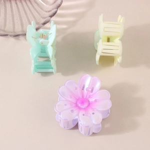 Set aus Haarklammern in Macaron-Farben mit Blumen- und Schmetterlingsdesign und Perleffekt