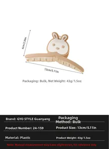 Détail de la pince à cheveux lapin crème avec dimensions de 13cm de longueur