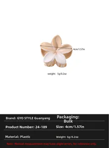 Detailansicht der cremeweißen Frangipani-Haarklammer mit 4 cm Größenangabe im Bild