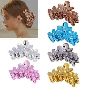 Pince à Cheveux Élégante Fleur Galvanisée pour Femmes Style Occidental Design 3 Fleurs Texture Métallique Plastique Large