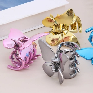 Elegante Haarklammern in Schmetterlingsform aus Metall in Gold, Rosa und Blau