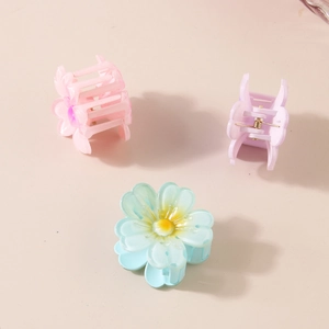 Lot de trois pinces à cheveux fleurs dégradées en rose, violet et bleu mat