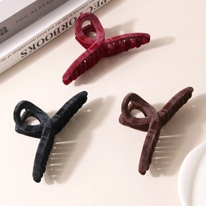 Large Flocking Hair Claw Clip For Women Vintage Velvet Resin Strong Grip Elegant Hair Accessories For Thick Hair Daily Styling