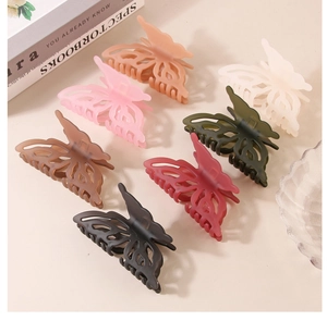 Collection de sept pinces à cheveux papillon mates de couleurs variées pour un style français