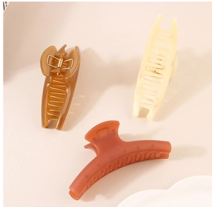 Detailed view of high-quality acrylic hair claws in amber, marble, and matte brown