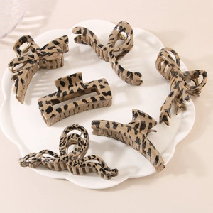 Set of stylish leopard print hair claws in various shapes on a white petal tray