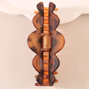 French style matte amber tortoiseshell hair claw clip with wavy edges for thick hair