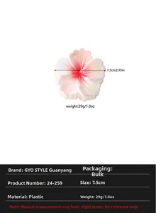 Détail de la pince à cheveux fleur rose montrant la taille 7,5 cm et le fini brillant