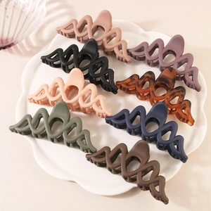Grande Pince à Cheveux Mate en Vague pour Femmes Cheveux Épais Pince Requin Antidérapante Accessoires de Cheveux Évidés Mode