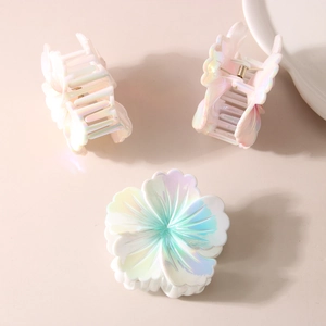 Lot de pinces à cheveux fleurie irisée avec design élégant aux reflets nacrés