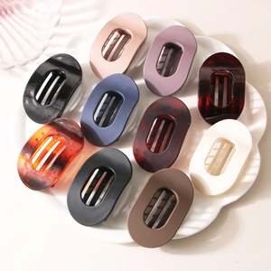 Barrette à Cheveux Ovale Creuse en PC pour Femmes Minimaliste Mate Brillante Pince Bec de Canard Forte Adhérence Pince à Cheveux Élégante Outil de Coiffure Quotidien Accessoires pour Cheveux