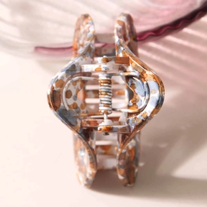 Exquisite geometric cutout claw clip with marble texture and strong metal spring