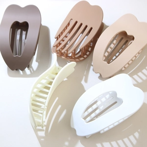 5-piece set of heart-shaped hollow matte hair claws in coffee, khaki, and cream shades