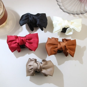 Pinces à cheveux élégantes avec nœuds en satin noir, crème, bordeaux, brun et champagne